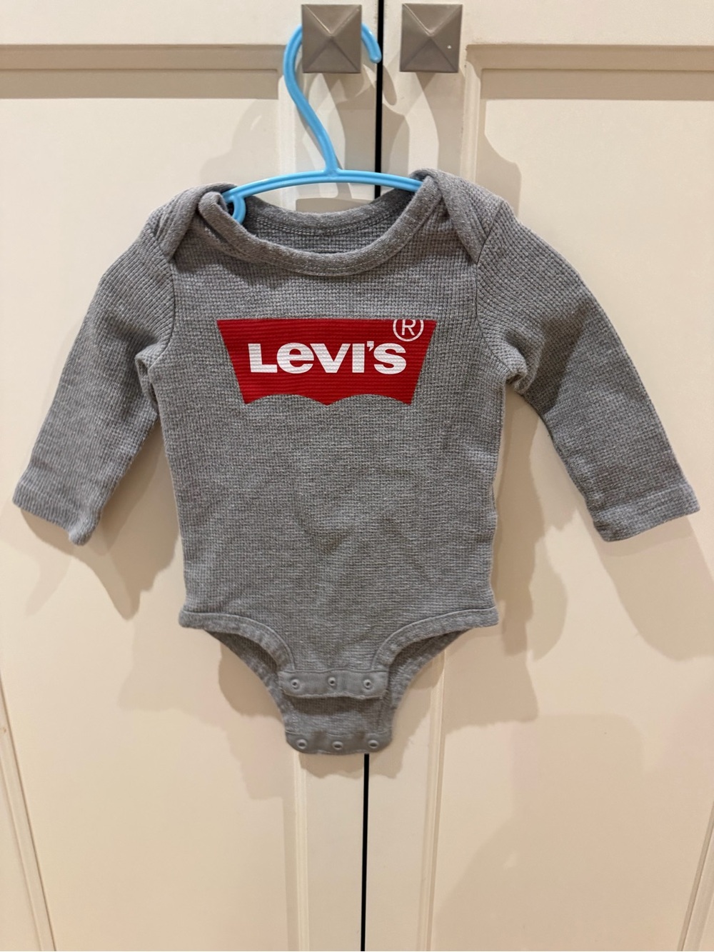 Levi's 12m Gray Long-Sleeve Baby One-Piece with Red Logo